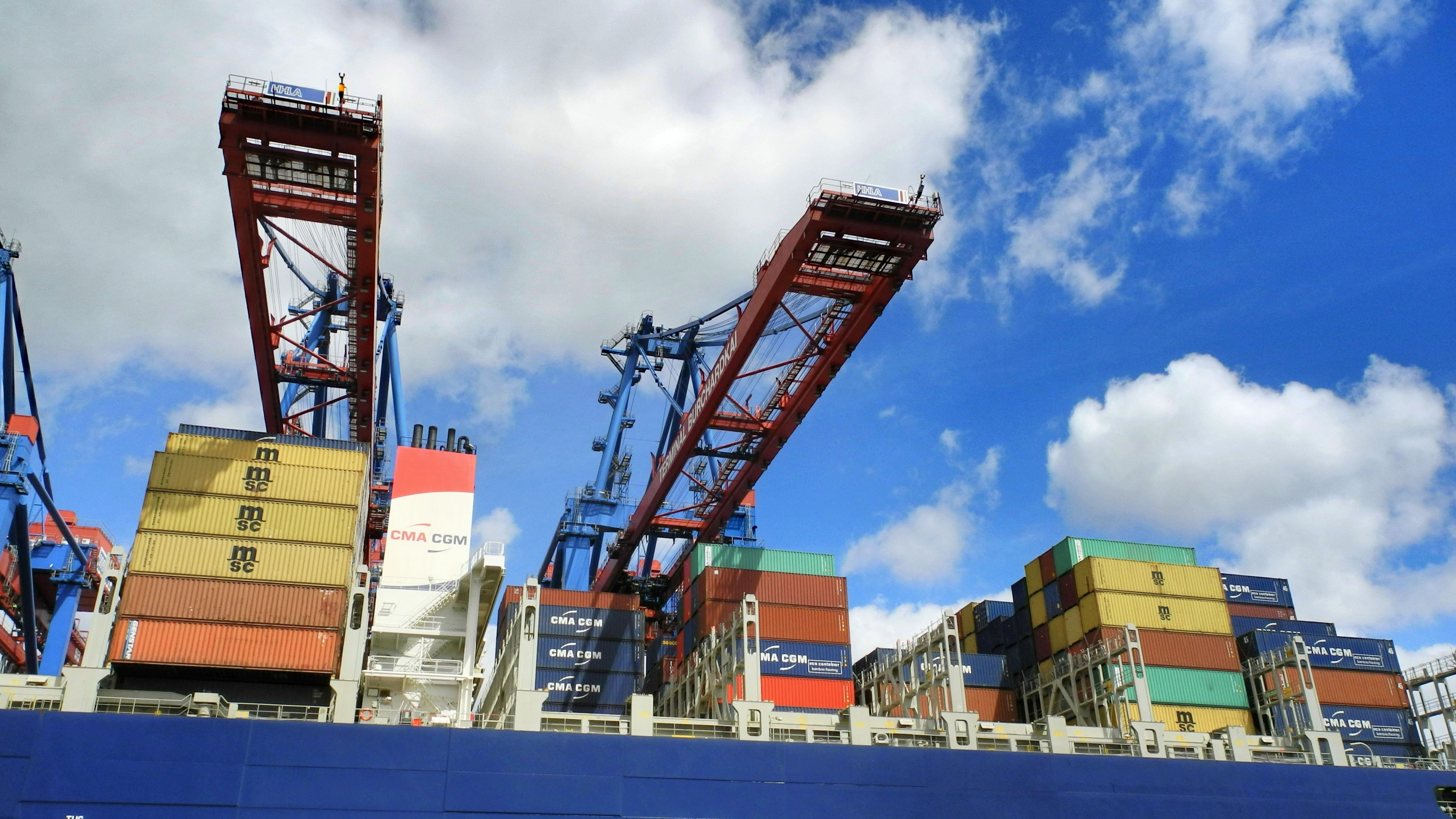 货物被海关扣货的原因,货物被海关扣了说要报关该怎么做