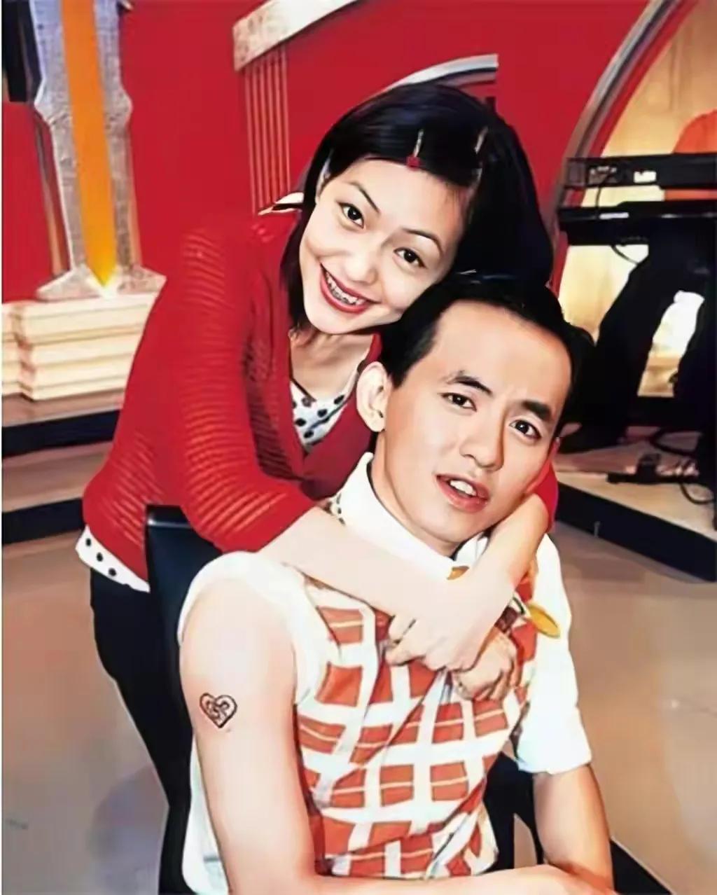 台上生猛，台下很怂：小S和这两个男人的故事，原来这么“悲惨”