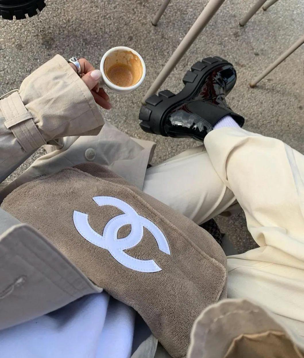 八天就凉凉？郑爽成Prada史上最短代言人，这些单品依然值得