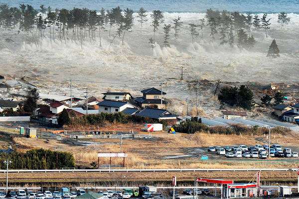 极地冰盖融化会造成什么样,南北极冰盖融化海平面会升高多少