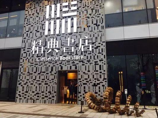 重庆周末适合读书的地方,世界读书日青年在图书馆看书