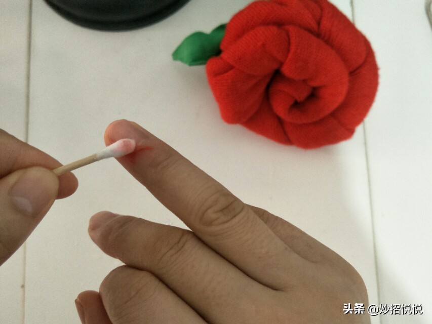 不小心被划破,这样做可以让它快速愈合,学会赶紧试试吧,很实用