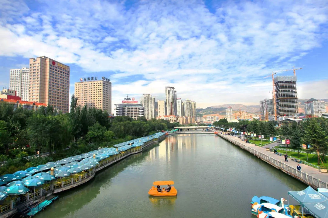 西宁的房价和物价高不高,生活在西宁一个月2000元够吗