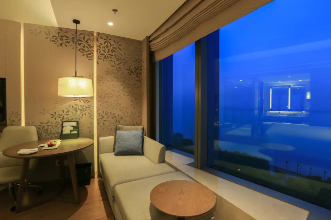 夜游盛世钱塘，赏绚烂灯光秀，打卡杭州钱江新城万豪酒店