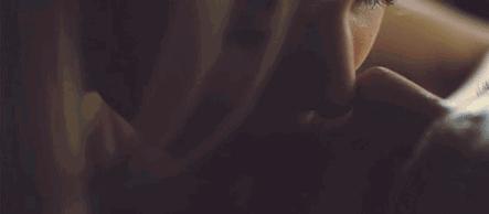 如何进行浪漫的法式接吻,学会拥抱的技巧