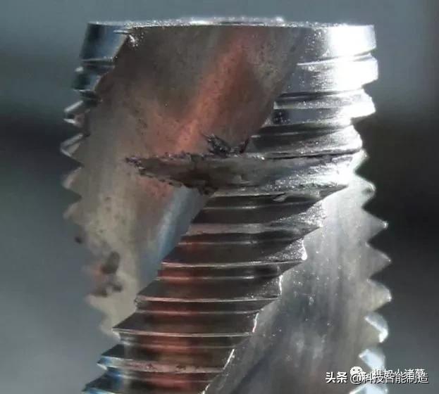 如何清除螺纹孔铁屑,螺纹里面有铁屑怎么清除啊