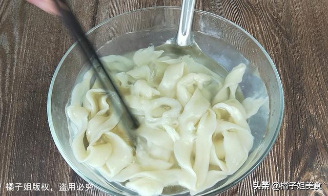 大厨教你一招做面条,半斤面粉面条怎么做有劲道