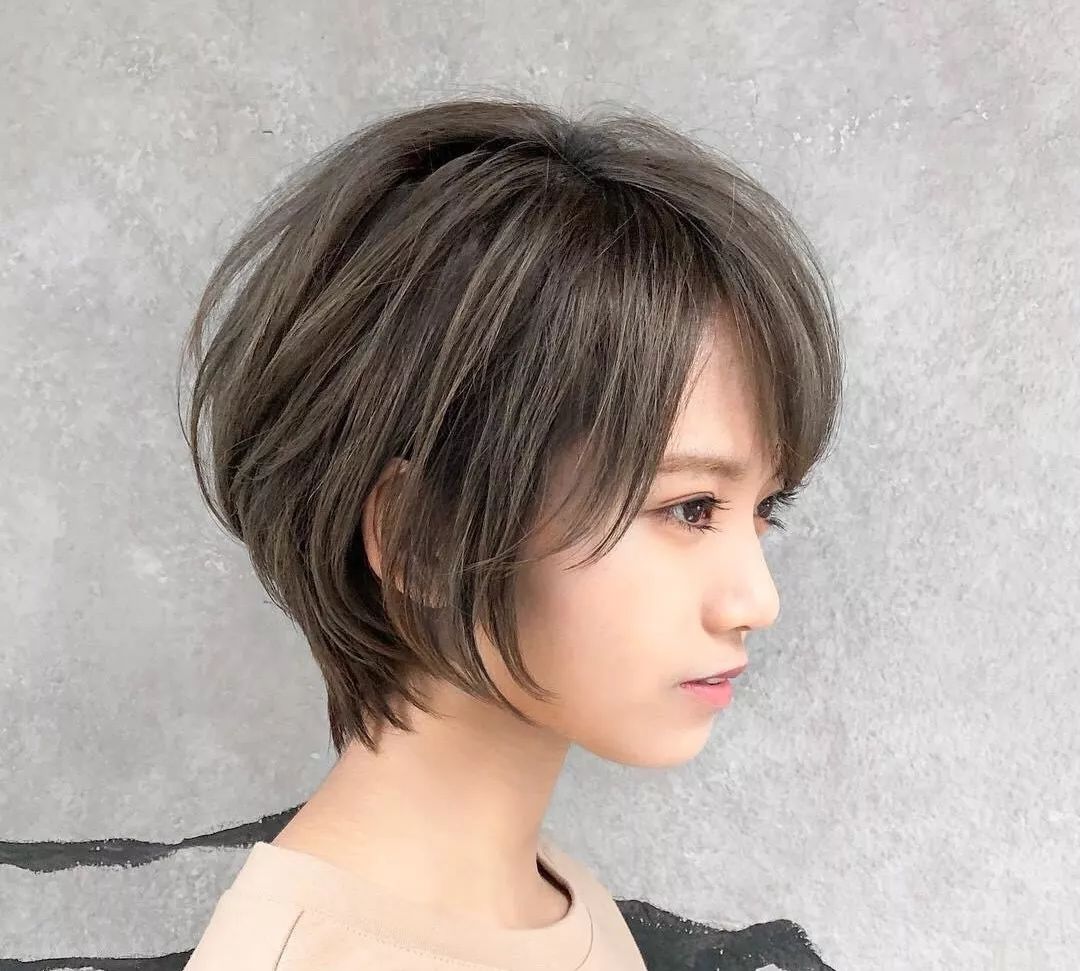 燕尾个性有型的短发,女士短发燕尾造型色彩搭配