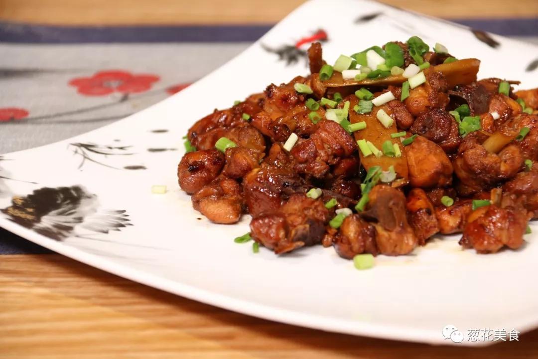 父子俩红烧鸡块的家常做法,红烧鸡块的家常做法正宗做法