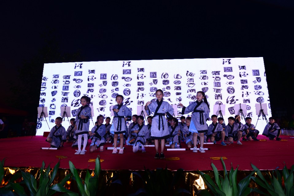 鐑椆搴嗙鏉庢皬瀹楃濂犲熀浠紡,鐣閽熸潙瀛斿瓙璇炶景