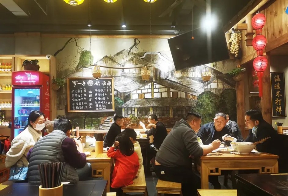 成都东站环境最好的美食,成都东站有美食地下街吗