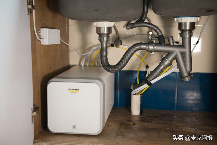 华为卡赫智能净水器安装视频,华为厨下净水器测评