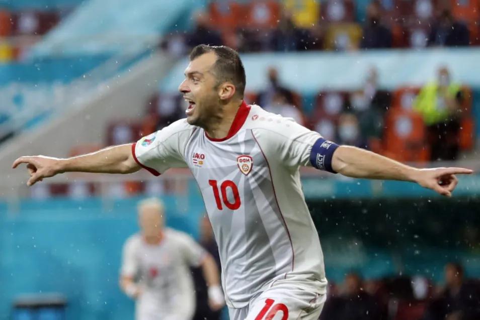 他是北马其顿足球传奇，为球队倾尽所有后迎来感人谢幕