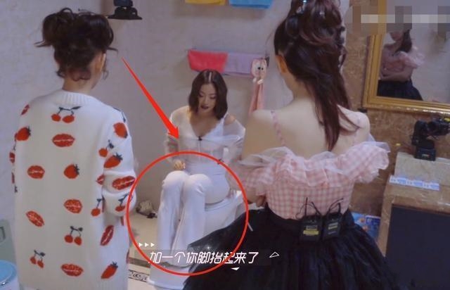 宋祖儿踢人事件,宋祖儿踢工作人员事件