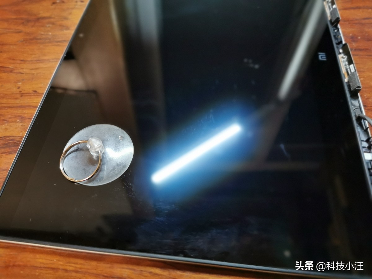 小米笔记本黑屏一秒恢复解决方法,用了几年的小米手机不经意间黑屏