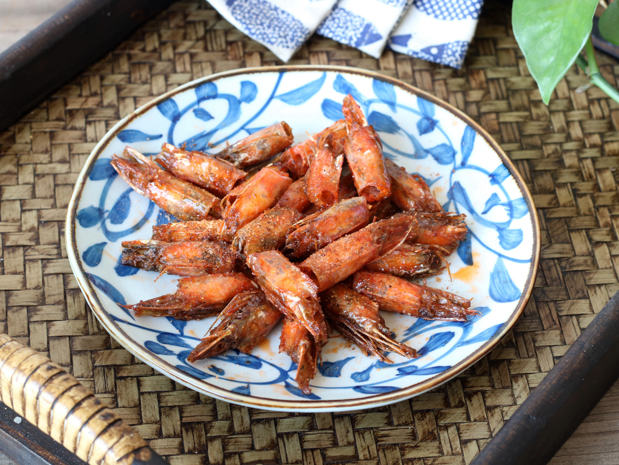 虾头里面的东西到底是膏还是粑粑,虾头里的是虾脑还是虾屎