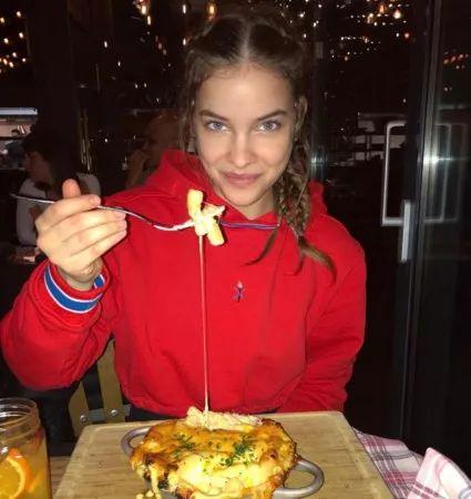 以瘦为美？最丰满女超模脱掉衣服的一瞬间，网友：我养你....