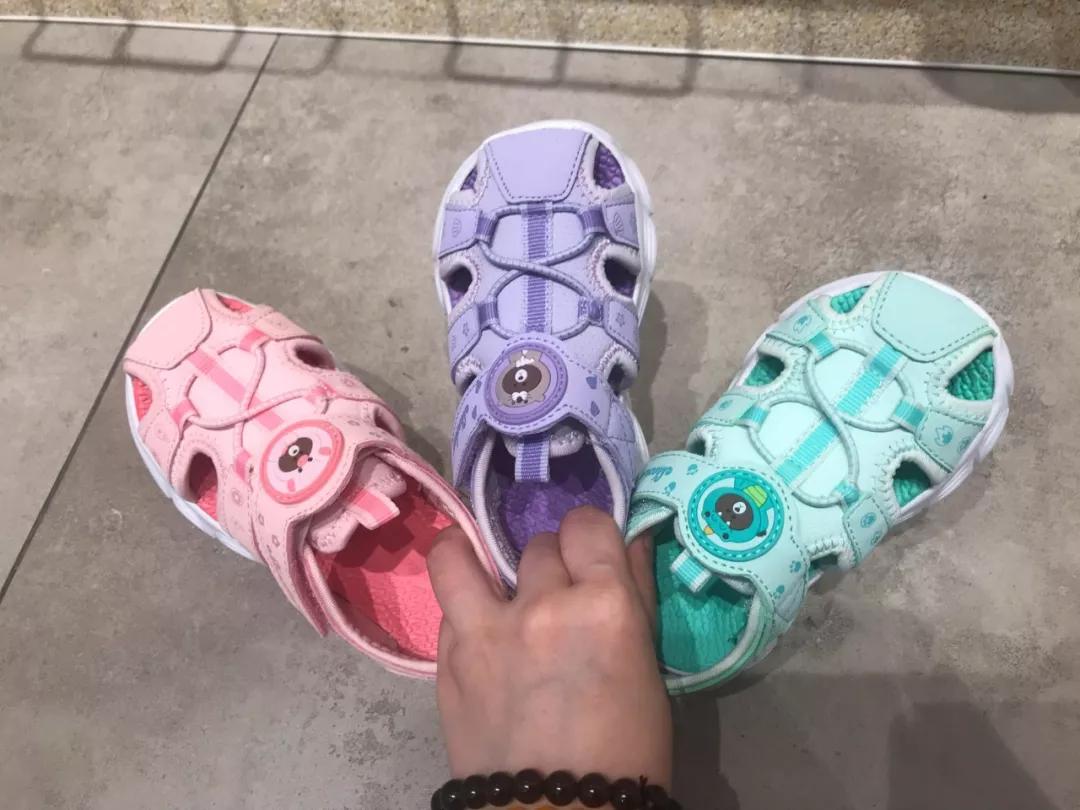 高颜值凉鞋小孩,什么材质的凉鞋鞋底最软