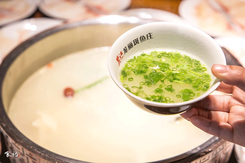 1块钱撸四盘！薄如蝉翼的蝴蝶鱼片，让你一口鲜掉眉毛！