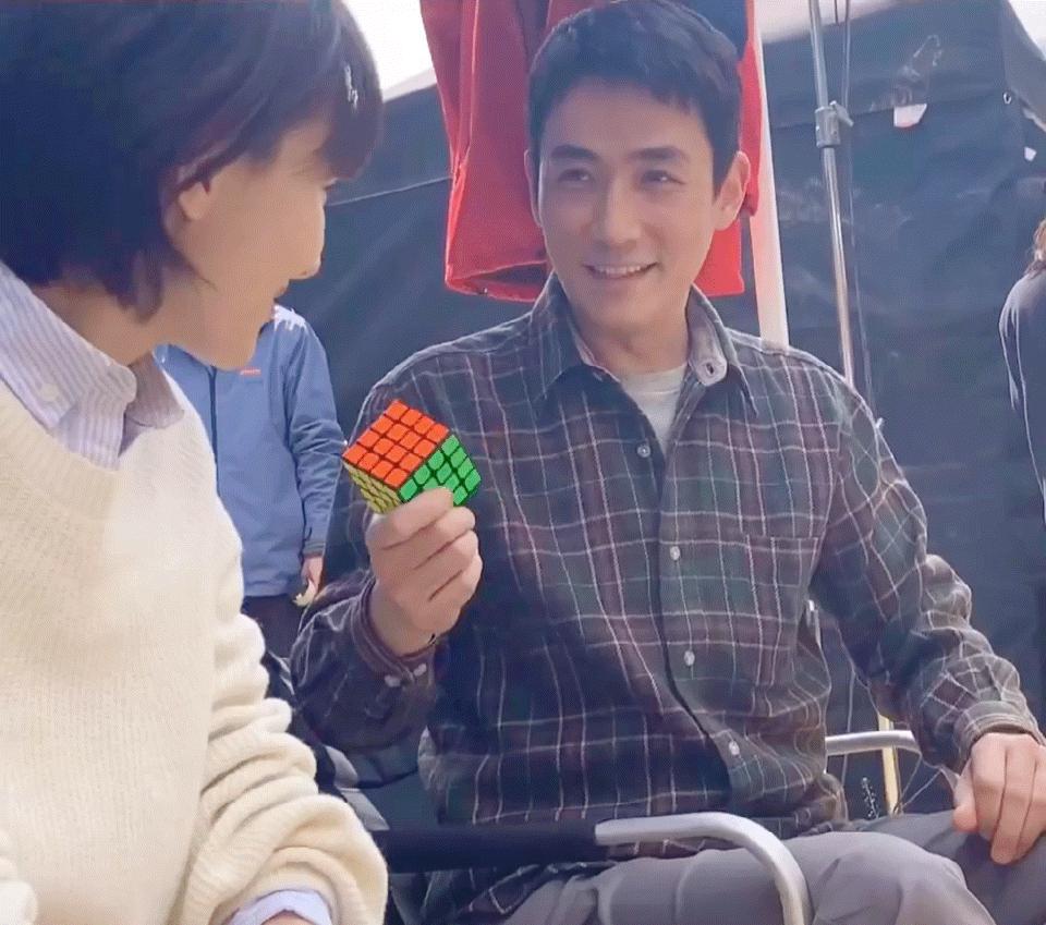 朱一龙还原魔方,4阶魔方朱一龙