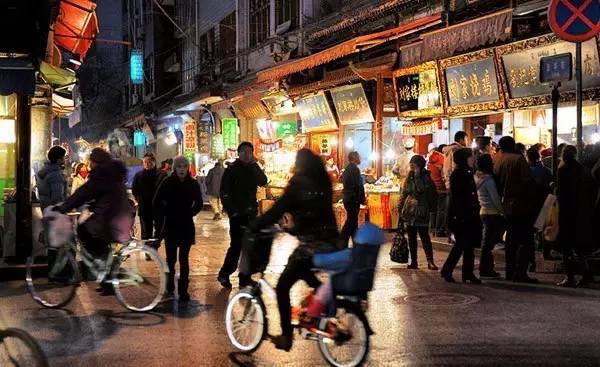 天津好吃的美食一条街晚上,天津中山路美食街