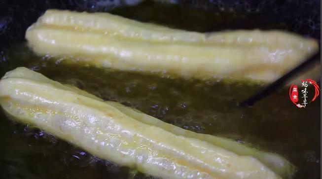 油条蓬松好吃的小窍门,掌握这个小窍门油条各个空心酥脆