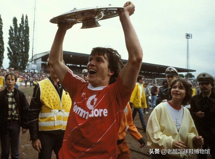 首位蝉联世界足球先生,历届世界足球先生前10名球员