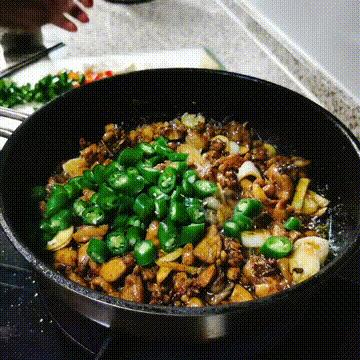 冷冻鸡腿怎么做好吃又好看视频,腌制冷冻的鸡腿怎么做好吃