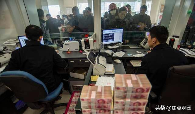 10万元理财4.6%一年利息多少,10万块钱是买理财还是存定期划算