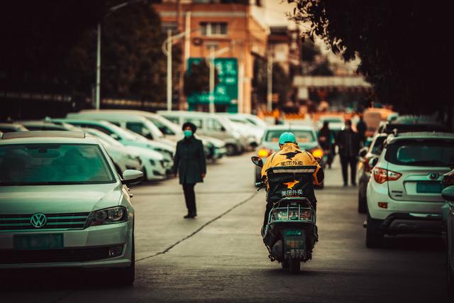 餐饮户遭涨佣断粮,骑手难接单,美团到底怎么了?