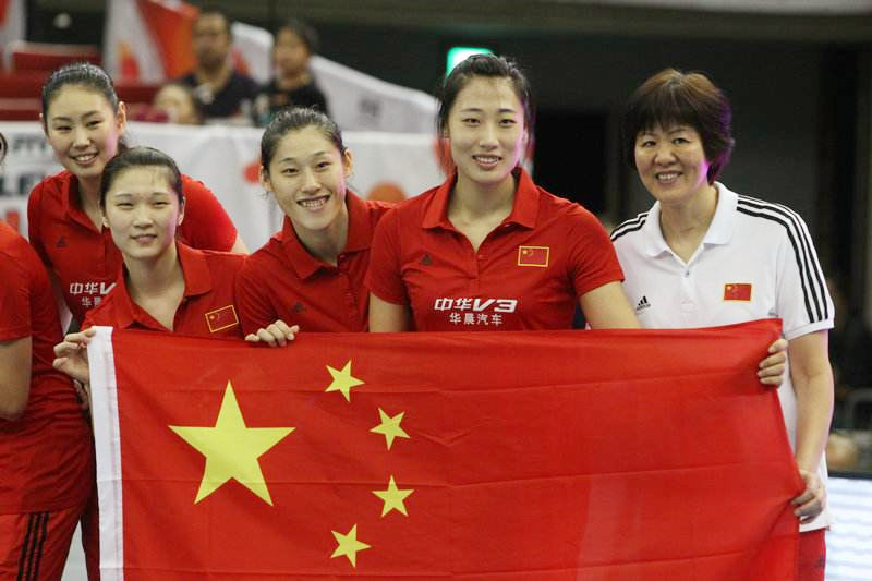 中国女排领奖14人,中国女排16名球员出征世锦赛