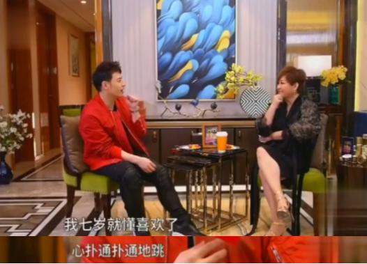 多情的潘玮柏:辜负张韶涵,亲吻selina,自爆交往“八国女友”