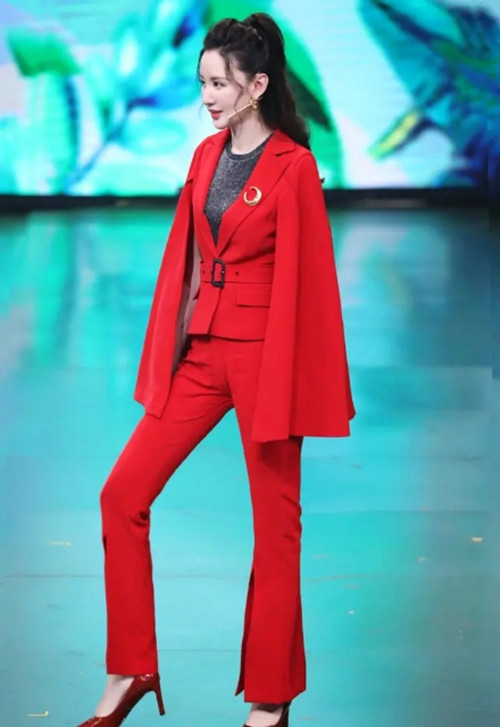 39岁张萌不愧是“环球小姐冠军”一件红色连衣裙也能穿出超模范