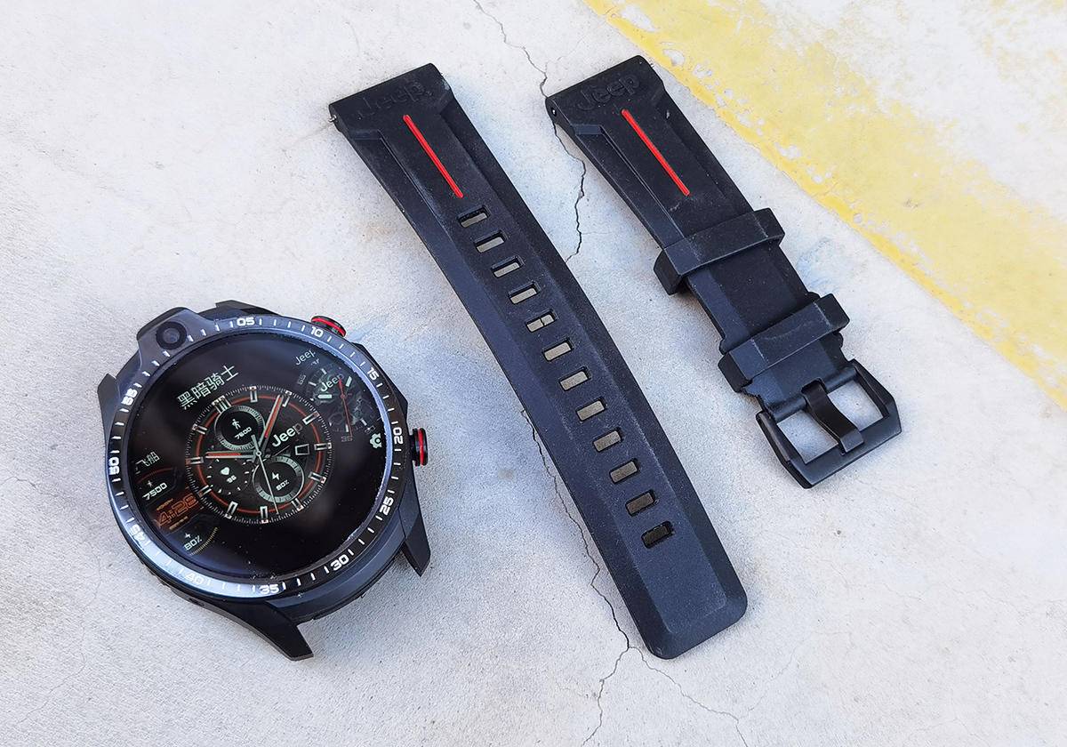 64G+双摄+全网通，是手机还是智能手表：Jeep黑骑士评测