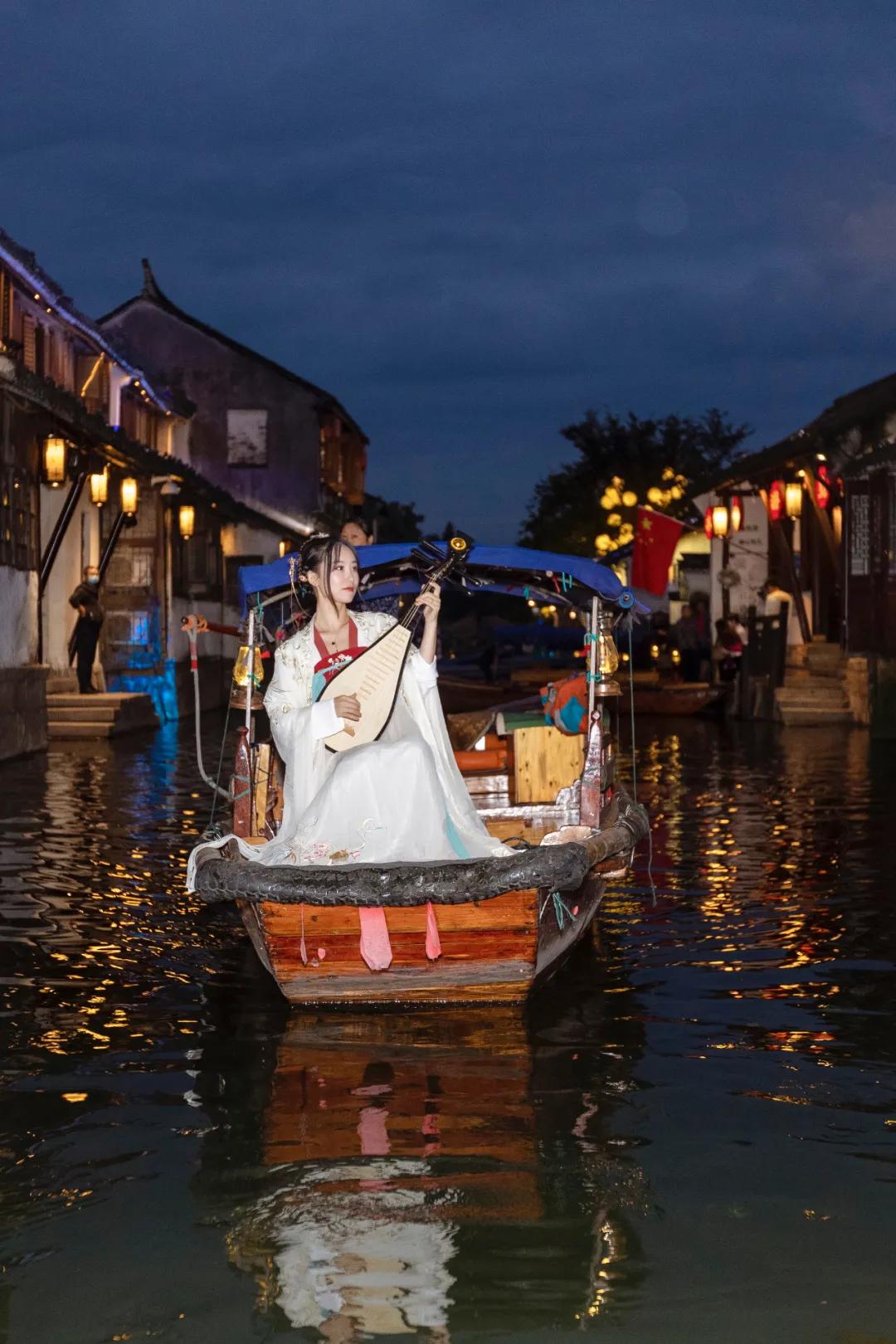 穿汉服赏花灯猜灯谜,苏州周庄古镇汉服