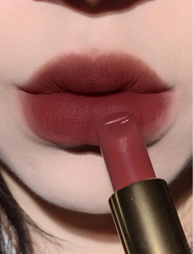 不知道选什么颜色的口红合适,今春必入的口红好看到爆