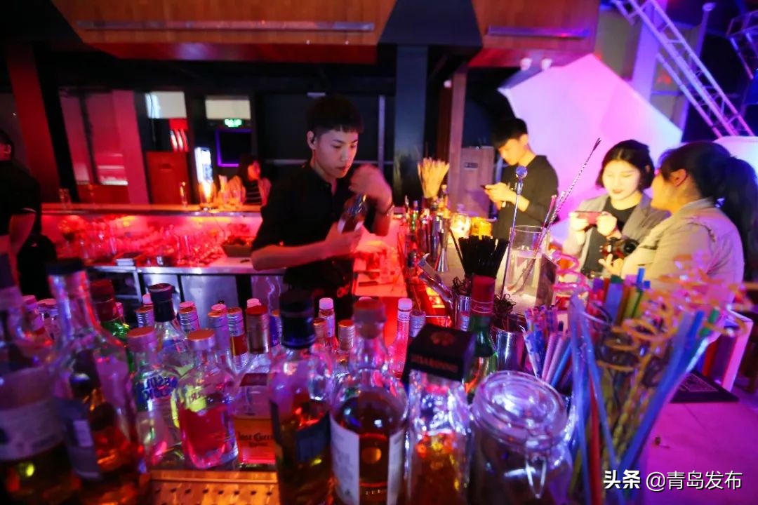 海景酒廊、空中酒吧…这里的夜青岛激情无限！