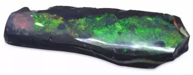 见惯了宝玉石，它的原石长啥样？有些毫不起眼，捡到千万别丢……