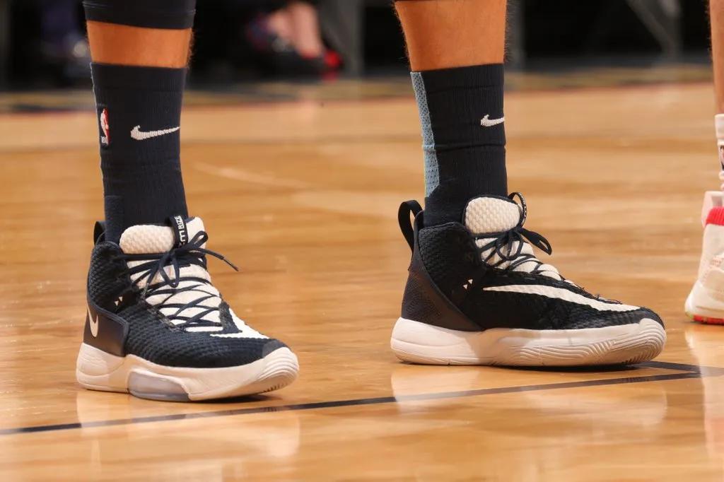 NBA球员上脚:独行侠球员的球鞋,波尔津斯基和小哈达威很帅!