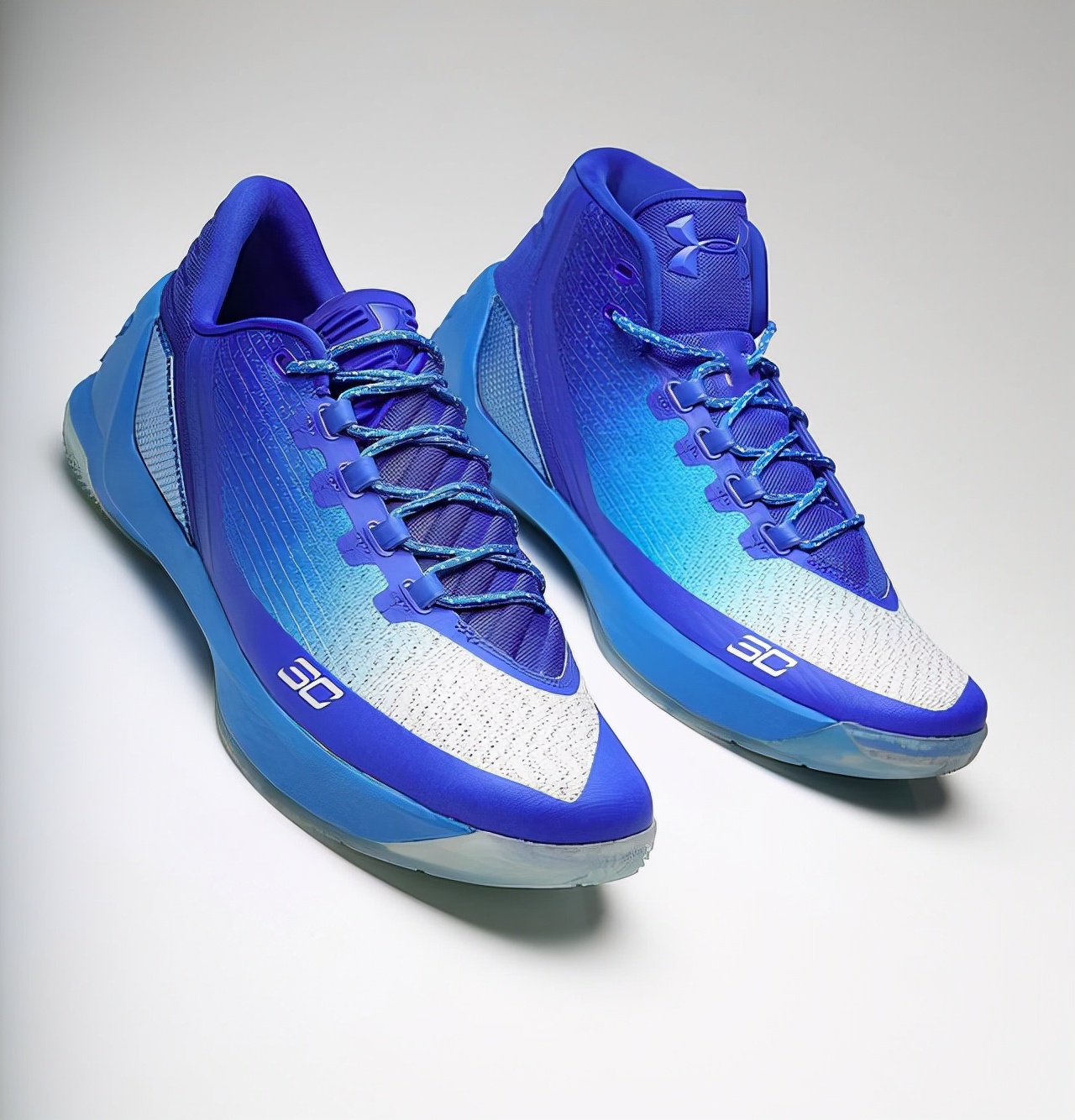 库里九曝光图,库里9莆田和正版脚感有什么差别