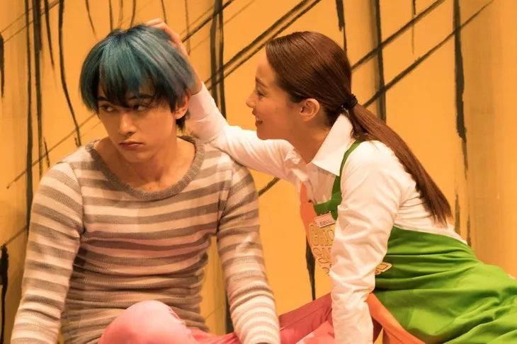 这个可盐可甜可狼的94年小鲜肉，简直就是漫画里走出来的男主角！