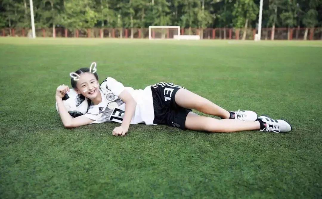 11岁森碟太漂亮,田亮女儿森碟百褶裙