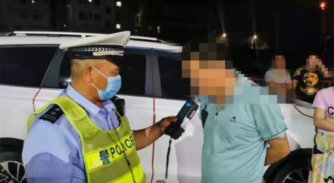 别克车主疯狂撞人后来怎么处理,司机撞倒路人后开车离开后续