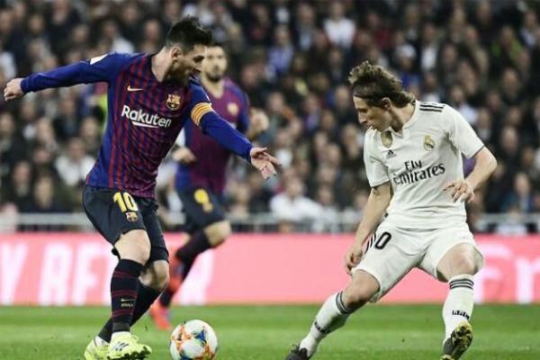 莫德里奇拉球,莫德里奇拉扯梅西球衣