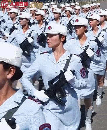 我爱你中国56个民族服饰换装,五十六个民族变脸换装视频锡伯族