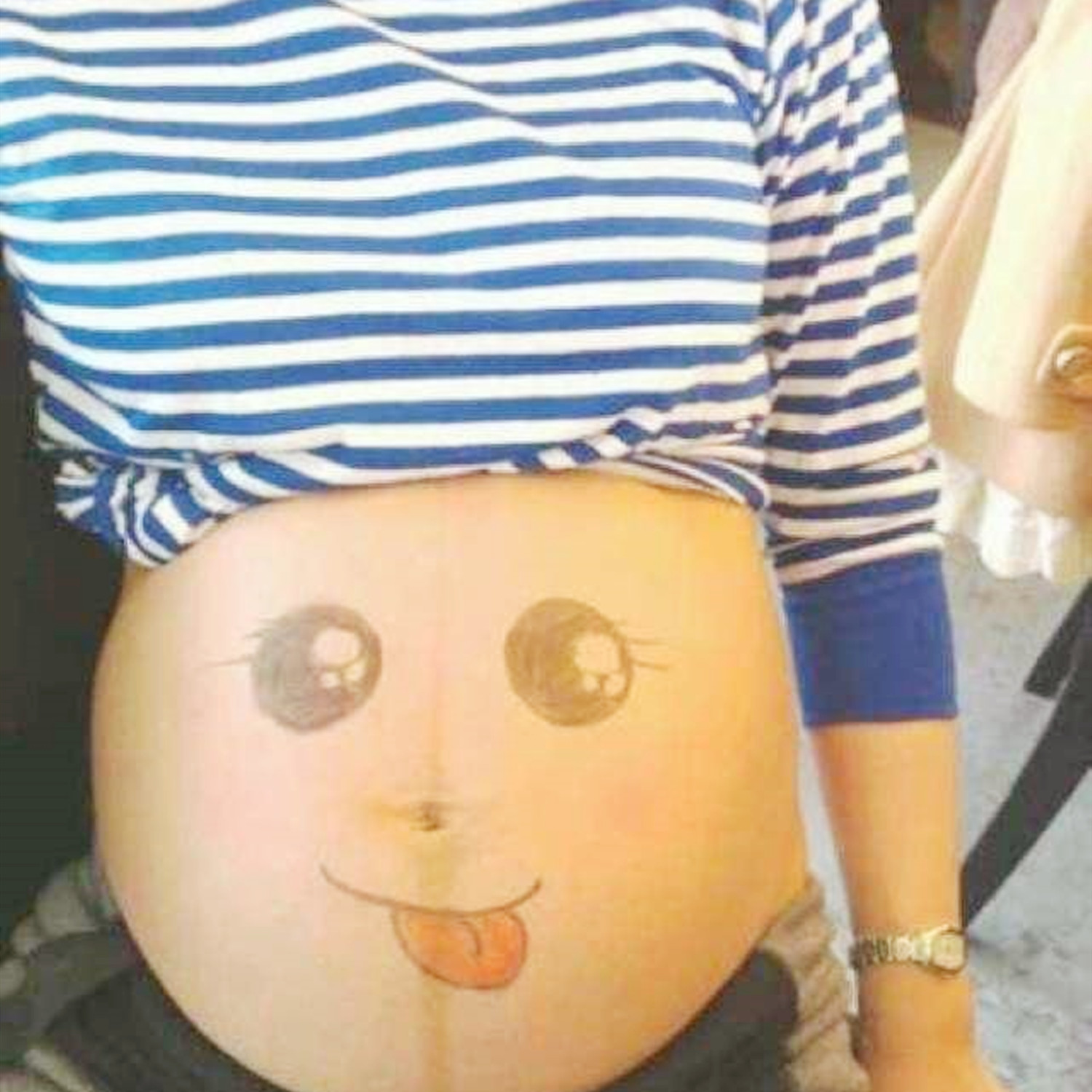 肚脐眼凸出代表怀女孩吗,肚脐眼凹过去怀女孩吗