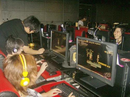 网吧还有钱没用完网吧倒闭了咋办,为什么很多网吧都倒闭了