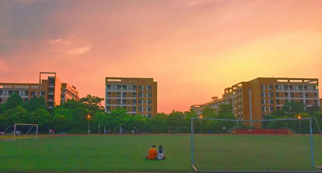 生活不能只有物质也需要精神,一个人要有富足的精神世界