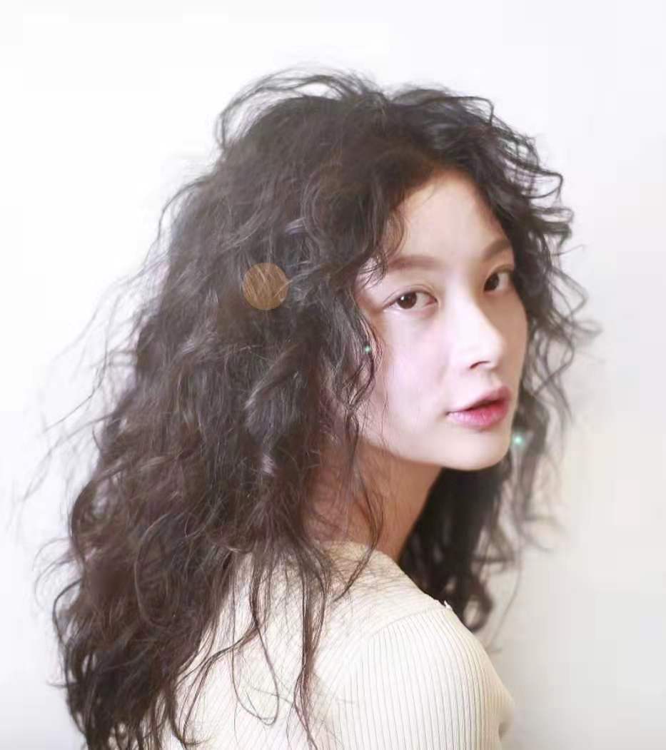 头发湿时很直干了很毛躁,头发烫后湿发很卷吹干毛躁怎么办