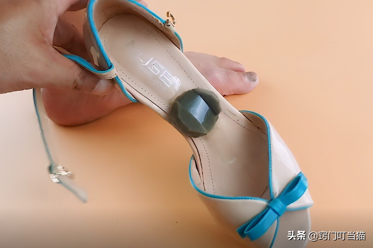 穿高跟鞋逛街脚又累又痛,5cm的高跟鞋久穿会不会脚累